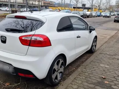 Gebraucht Kia Rio 86 PS (63 kW) 2012 Weiß Kleinwagen
