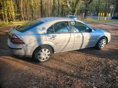 Gebraucht Ford Mondeo 125 PS (91 kW) 2005 Silber Limousine