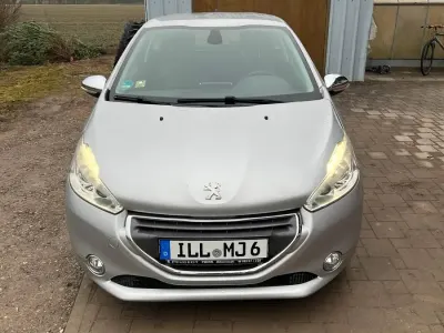 Gebraucht Peugeot 208 92 PS (67 kW) 2013 Silber Kleinwagen