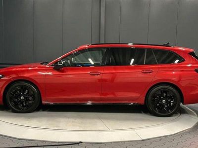 Usata VW Passat R-line 193 CV (141 kW) 2024 Rosso Station wagon