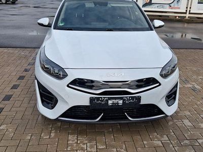 Weiß Gebraucht 2024 Kia Ceed Spirit Kleinwagen | 21.000 € (Guter Preis)