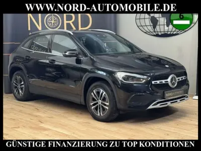 Gebraucht Mercedes GLA200 Style 150 PS (110 kW) 2023 Kosmosschwarz metall (metallic) SUV