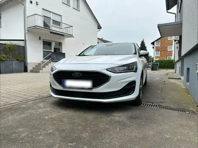 Gebraucht Ford Focus Cool & Connect 101 PS (74 kW) 2022 Weiß Limousine