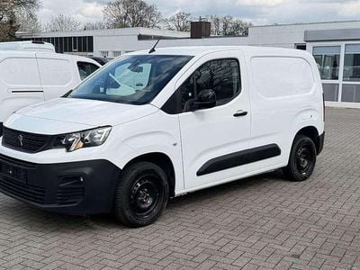 Gebraucht Peugeot Partner Premium 102 PS (75 kW) 2020 Weiß Van / Kleinbus