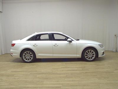 Weiss Gebraucht 2019 Audi A4 Sport Limousine | 15.680 € (Etwas zu teuer)