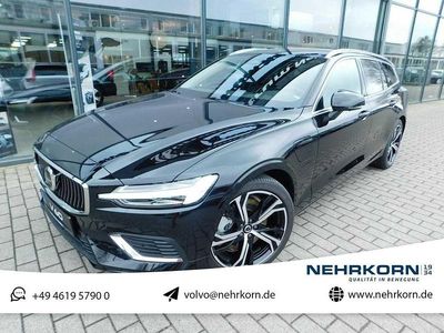 Schwarz (onyxblack metallic) Gebraucht 2025 Volvo V60 Plus Kombi | 65.900 €