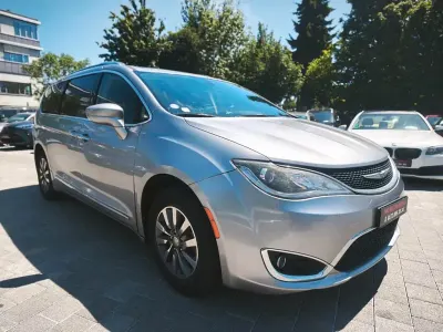 Używany Chrysler Pacifica 291 KM (214 kW) 2020 Szary Sedan/Limuzyna