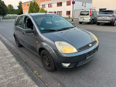 Gebraucht Ford Fiesta 80 PS (58 kW) 2004 Grau Kleinwagen
