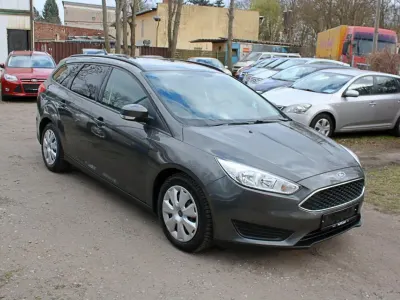 Gebraucht Ford Focus Trend 125 PS (91 kW) 2015 Grau Kombi