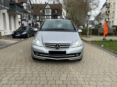 Używany Mercedes A170 116 KM (85 kW) 2010 Srebrny Sedan/Limuzyna