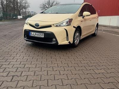 Weiß Gebraucht 2017 Toyota Prius+ Plus Van / Kleinbus | 17.200 € (Teuer)