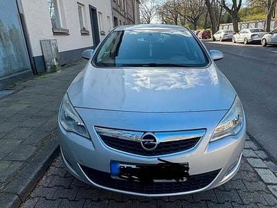 Second-hand Opel Astra 122 CP (89 kW) 2011 Gri Hatchback
