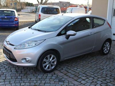 Gebraucht Ford Fiesta Ghia 82 PS (60 kW) 2008 Polarsilber metallic Kleinwagen