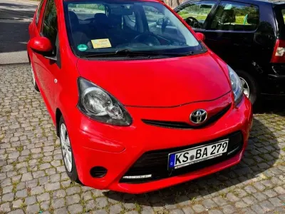 Używany Toyota Aygo 68 KM (50 kW) 2013 Czerwony Hatchback