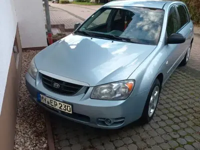 Gebraucht Kia Cerato LX 105 PS (77 kW) 2005 Limousine