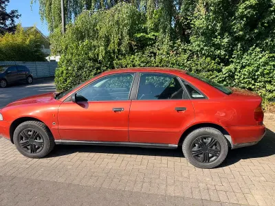 Gebraucht Audi A4 125 PS (91 kW) 1995 Rot Limousine