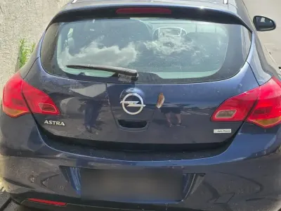 Gebraucht Opel Astra 116 PS (85 kW) 2010 Blau Kleinwagen