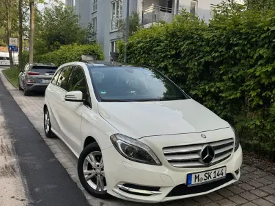 Gebraucht Mercedes B220 170 PS (125 kW) 2013 Weiß Van / Kleinbus