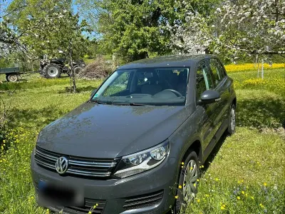 Gebraucht VW Tiguan Trendline 125 PS (91 kW) 2016 Grau SUV
