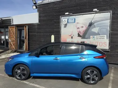 Gebraucht Nissan Leaf 160 kW (218 PS) 2022 Blau metallic Kleinwagen