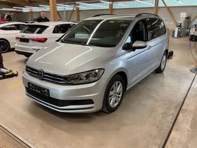 Gebraucht VW Touran Comfortline 150 PS (110 kW) 2022 Silber Van / Kleinbus