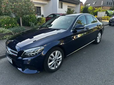Gebraucht Mercedes C220 194 PS (142 kW) 2018 Blau Limousine