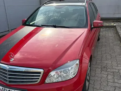 Gebraucht Mercedes C200 136 PS (100 kW) 2010 Rot Limousine