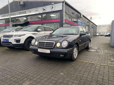 Gebraucht Mercedes E240 Elegance 170 PS (125 kW) 1998 Schwarz Limousine