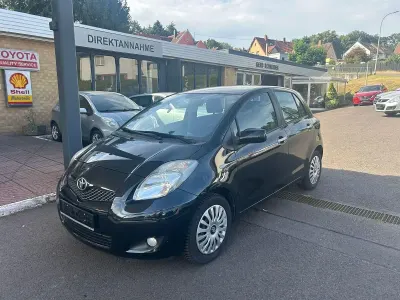 Gebraucht Toyota Yaris 69 PS (50 kW) 2010 Schwarz Kleinwagen