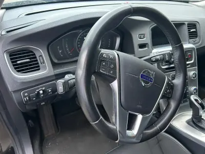 Begagnad Volvo V60 140 HK (102 kW) 2017 Svart Kombi