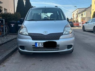 Silber Gebraucht 2001 Toyota Yaris Verso Van / Kleinbus | 3.500 € (Etwas zu teuer)