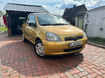 Brugt Toyota Yaris 68 HK (50 kW) 2000 Guld Hatchback