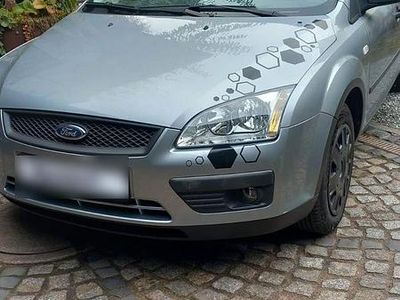 Gebraucht Ford Focus Ambiente 101 PS (74 kW) 2005 Grau Limousine