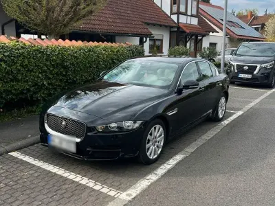 Gebraucht Jaguar XE Pure 179 PS (131 kW) 2017 Schwarz Limousine