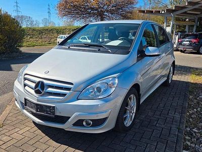 Gebraucht Mercedes B160 95 PS (69 kW) 2011 Silber Van / Kleinbus