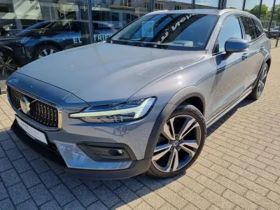 Gebraucht Volvo V60 CC 197 PS (144 kW) 2023 Grau Kombi