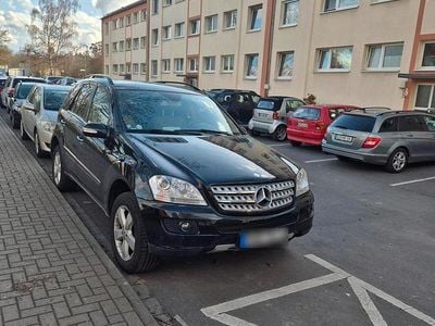 Second-hand Mercedes 320 224 CP (164 kW) 2007 Negru SUV
