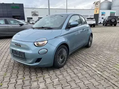 Gebraucht Fiat 500e Icon 86 kW (118 PS) 2022 Colore esterno (eis blau) Kleinwagen