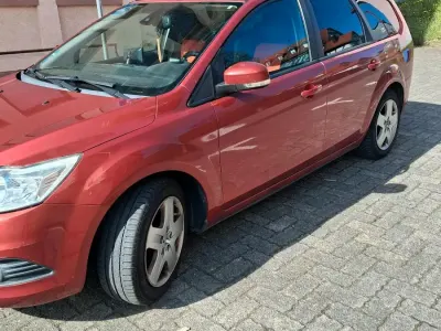 Używany Ford Focus Style 125 KM (91 kW) 2008 Czerwony Kombi