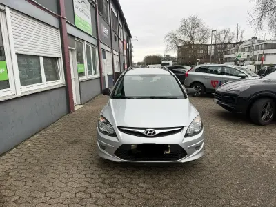 Gebraucht Hyundai i30 109 PS (80 kW) 2011 Silber Kombi