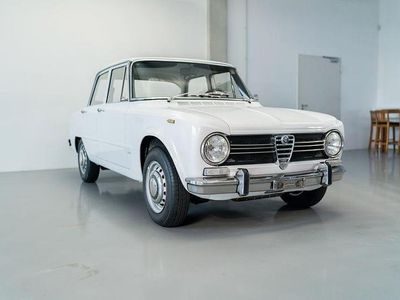 Second-hand Alfa Romeo Giulia Super 131 CP (96 kW) 1971 Alb