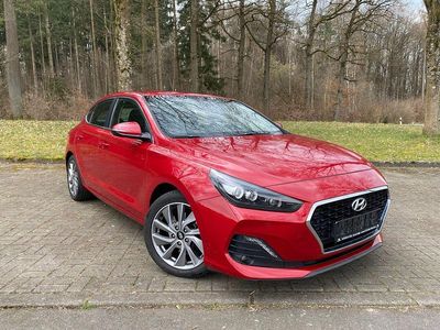 Gebraucht Hyundai i30 Trend 140 PS (102 kW) 2020 Rot Limousine