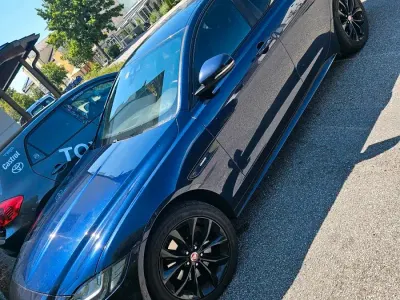 Gebraucht Jaguar XF R-Sport 179 PS (131 kW) 2018 Blau Limousine