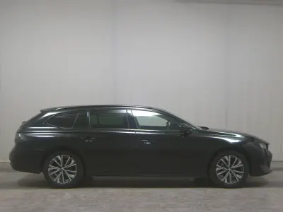 Gebraucht Peugeot 508 SW Allure 131 PS (96 kW) 2022 Lackierung schwarz perla nera/ Kombi