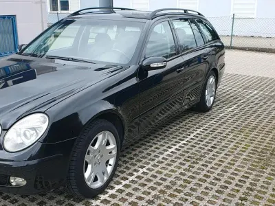 Gebraucht Mercedes E200 Classic 163 PS (119 kW) 2004 Schwarz Kombi