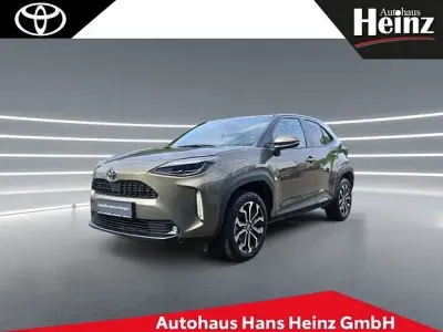 Gebraucht Toyota Yaris Hybrid Connect Style 116 PS (85 kW) 2022 Manganbronze metallic