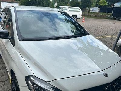 Gebraucht Mercedes B200 136 PS (100 kW) 2018 Weiß Van / Kleinbus