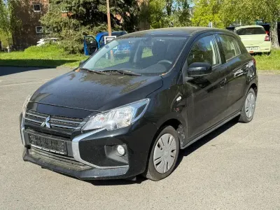 Begagnad Mitsubishi Space Star Select 71 HK (52 kW) 2023 Svart Halvkombi