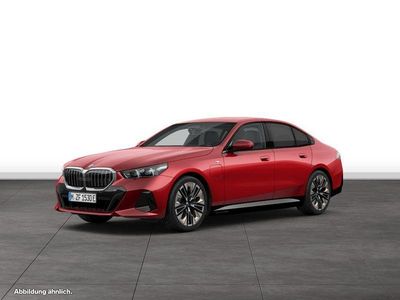 Fire red metallic Gebraucht 2024 BMW 550e Comfort Edition Limousine | 68.754 € (Superpreis)