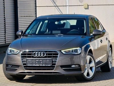 Usado Audi A3 Sportback Ambition 125 HP (91 kW) 2015 Cinzento Citadino